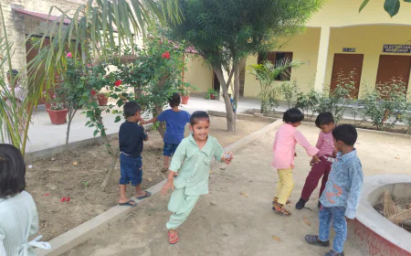 बैगलेस डे: लक्सर के गांव के स्कूलों में बदलाव की नई तस्वीर